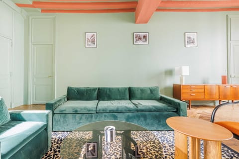 Living room, Seating area