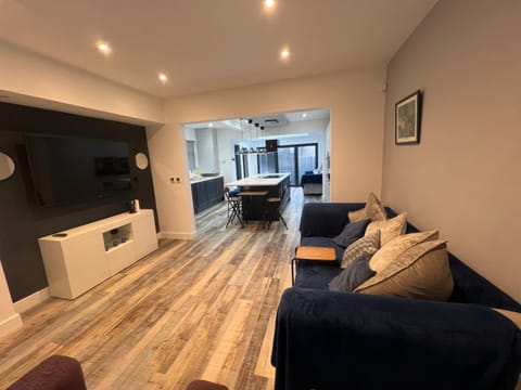 Whole house -Sleeps4-Parking-Garden-BikingHiking House in Rossendale