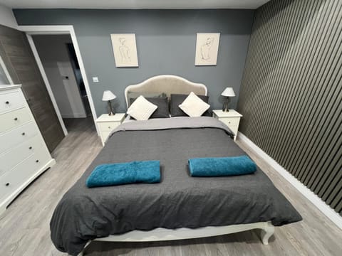 Whole house -Sleeps4-Parking-Garden-BikingHiking House in Rossendale