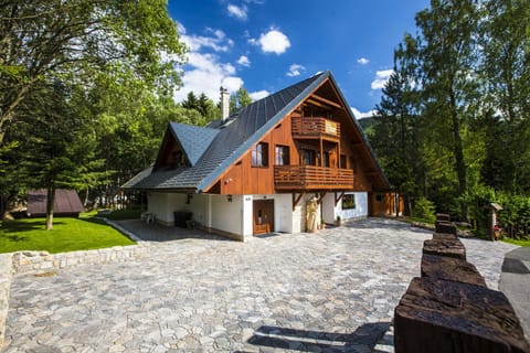 Property building, Facade/entrance, Summer