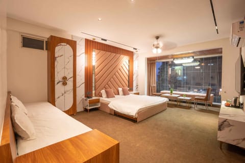 Bed, TV and multimedia, Photo of the whole room, Bedroom, towels, air conditioner