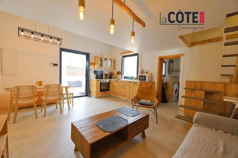 Bed, Living room, Seating area, Dining area