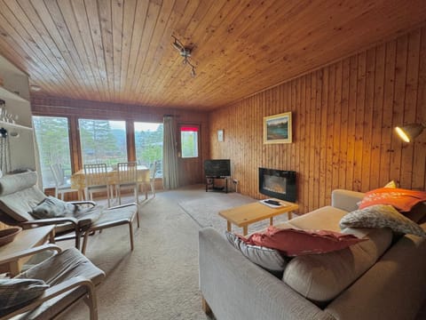 Equinox Cabin Cabin in Scotland