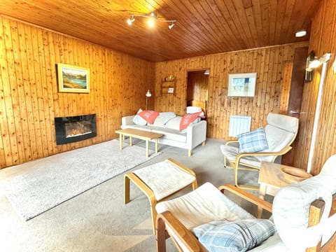 Equinox Cabin Cabin in Scotland