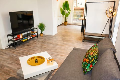 TV and multimedia, Living room, Seating area, Evening entertainment