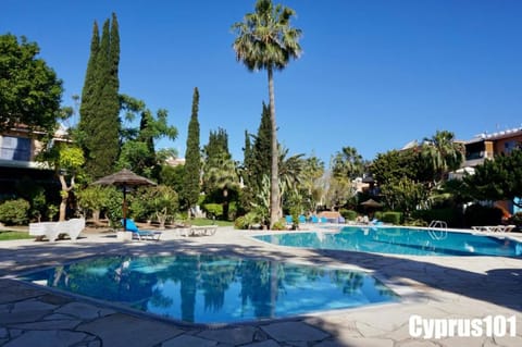 Pool view, Swimming pool, sunbed