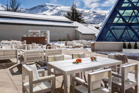 View (from property/room), Balcony/Terrace, Lounge or bar, Food and drinks, Dining area, Drinks