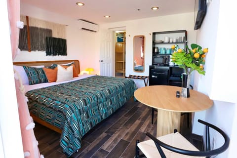 TV and multimedia, Photo of the whole room, Bedroom, air conditioner