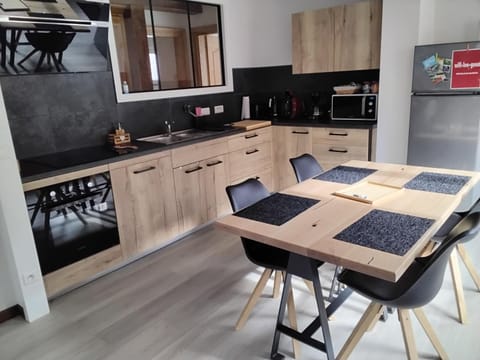 Kitchen or kitchenette, Dining area, dishwasher, oven, stove, toaster