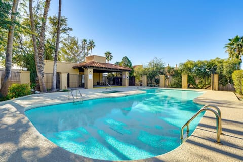 12 Mi to Dtwn Tucson Tranquil Townhome with Office House in Casas Adobes