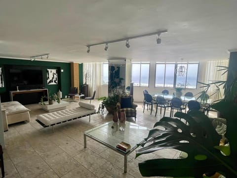 Frontal Mar - Avenida Atlantica - Copacabana Apartment in Rio de Janeiro