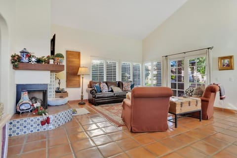 La Hacienda at Santa Rosa Steps to LaQuinta Resort Villa in Indian Wells