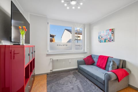 TV and multimedia, Living room, Seating area, Evening entertainment, internet