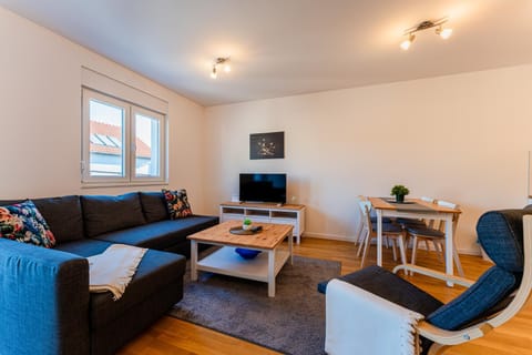 TV and multimedia, View (from property/room), Living room, Seating area, Dining area