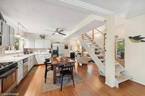 The Hideaway House - Private Peaceful Cozy House in Grand Beach