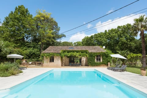 Property building, Spring, Garden, Garden view, Pool view, Swimming pool, sunbed