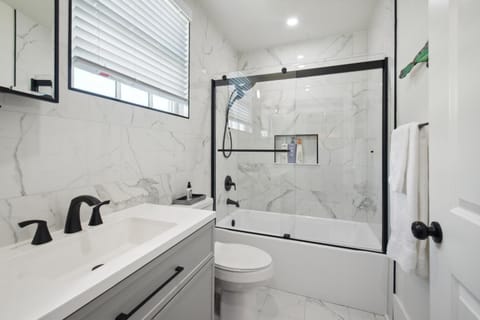 Shower, Toilet, Bathroom, Bath, hair dryier