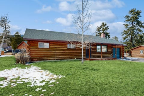 Hummingbird Retreat House in South Fork