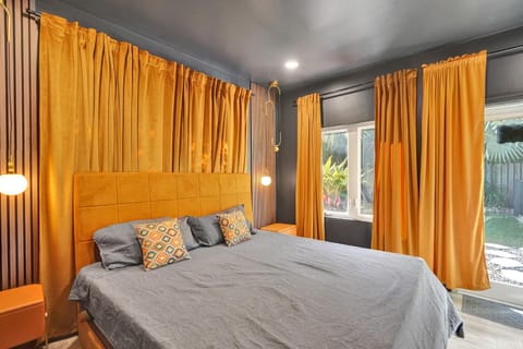 Kiki 4 - Men's Clothing optional Guest Houses Bed and Breakfast in Wilton Manors