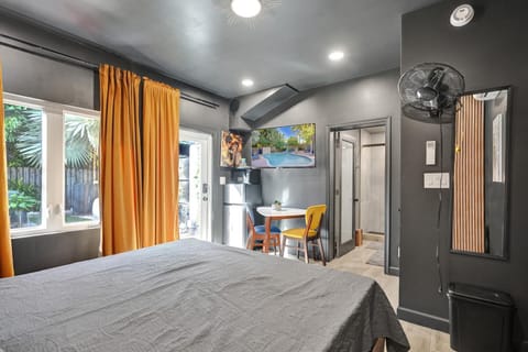 Kiki 4 - Men's Clothing optional Guest Houses Bed and Breakfast in Wilton Manors