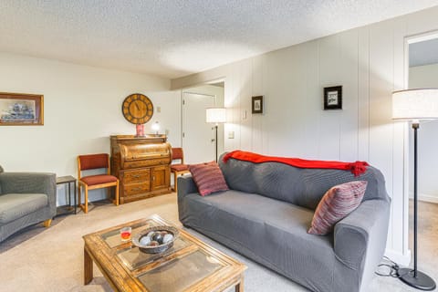 2 Mi to University of Oregon Pet-Friendly Abode House in Eugene