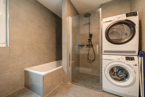 Shower, Bathroom, washing machine, dryer