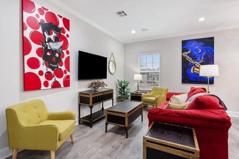 Colorful 5 Bedroom Home near Superdome House in New Orleans