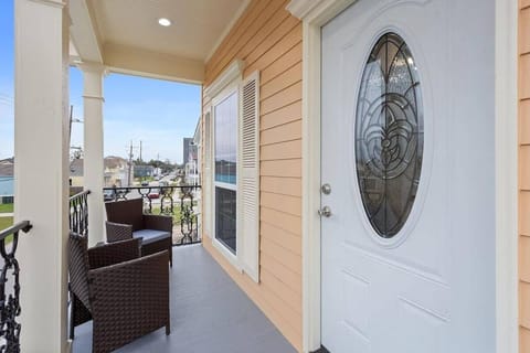 Colorful 5 Bedroom Home near Superdome House in New Orleans