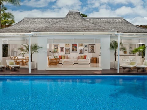 Property building, Day, Swimming pool