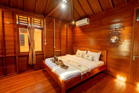 Bed, Photo of the whole room, Bedroom, towels, wardrobe, air conditioner