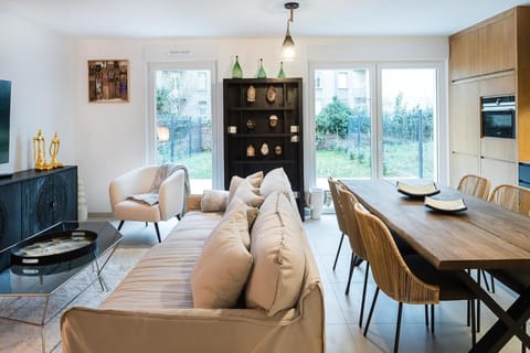 MAISON LUXE ET CONFORT L'Escapade De Bali House in Metz