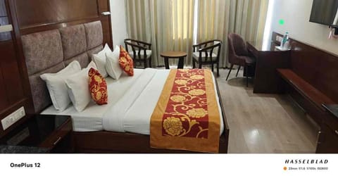 Bed, Living room, Seating area, Bedroom