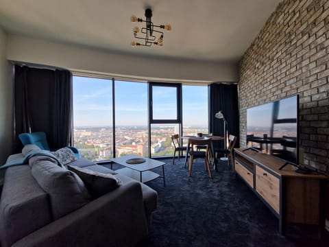 TV and multimedia, View (from property/room), Living room, Photo of the whole room, Seating area, Dining area, City view, City view