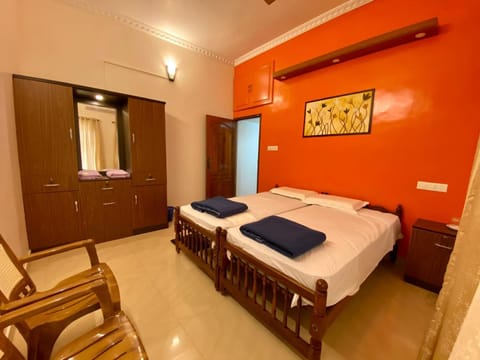 Bed, Spa and wellness centre/facilities, Photo of the whole room, Bedroom, towels