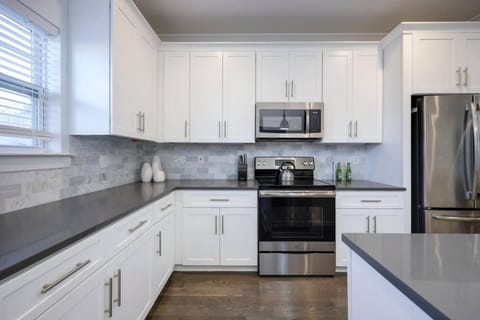 West Side Charmer Convenient Location House in Nashville