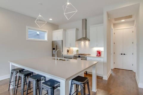 Ultra Large Deck Skyline Views House in Nashville