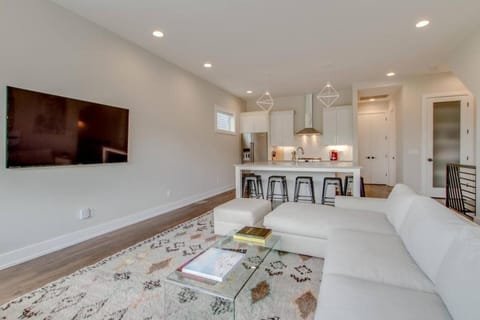 Ultra Large Deck Skyline Views House in Nashville