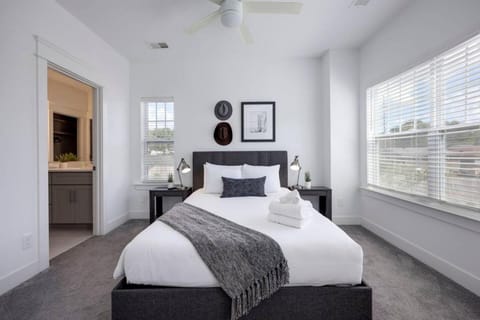 Two Elegant Townhomes Perfect for Large Groups House in Nashville