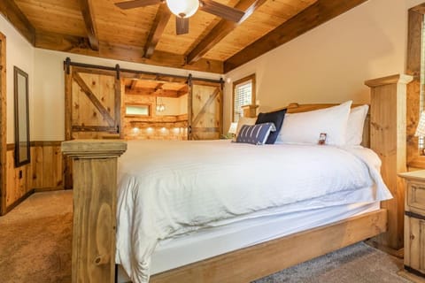 Red Rock Vista Cabin- Relaxing Spring Getaway Cabin in Buffalo River