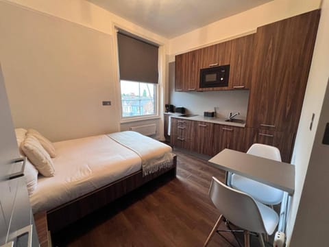 Kitchen or kitchenette, Dining area, Bedroom