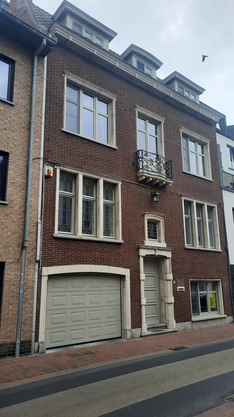 Property building, Neighbourhood, Street view