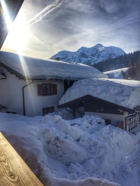 Facade/entrance, Natural landscape, Ski School, Skiing, Mountain view, Family
