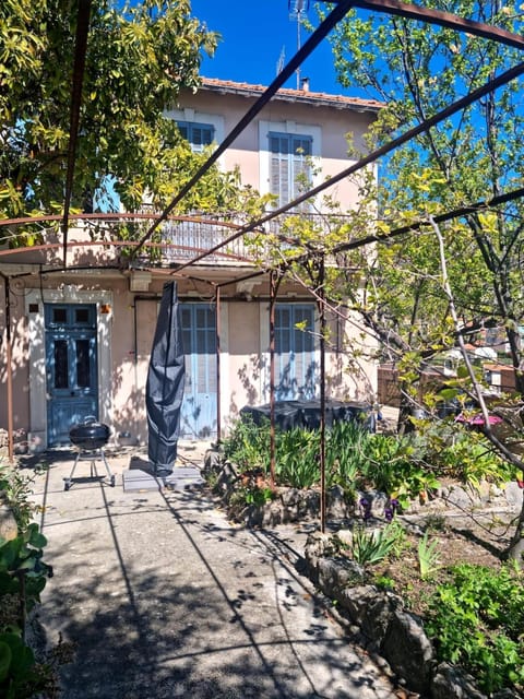 Property building, Spring, Day, Garden, Garden, Solarium, Balcony/Terrace, City view, Garden view, Sea view, concierge, internet, washing machine