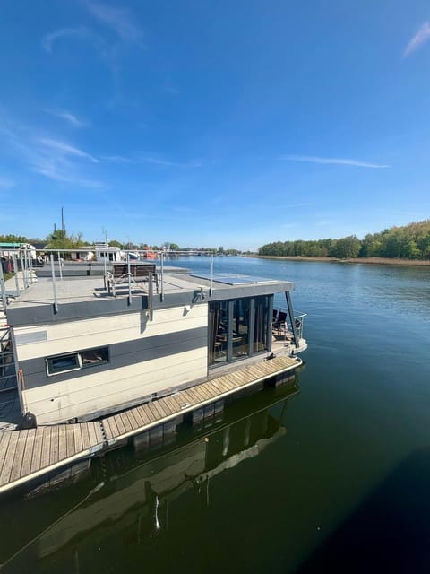 Property building, View (from property/room), View (from property/room), Balcony/Terrace, Balcony/Terrace, City view