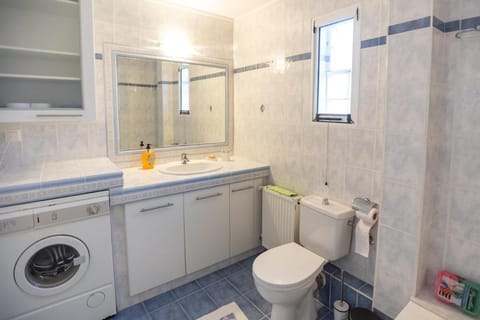 Bathroom, washing machine