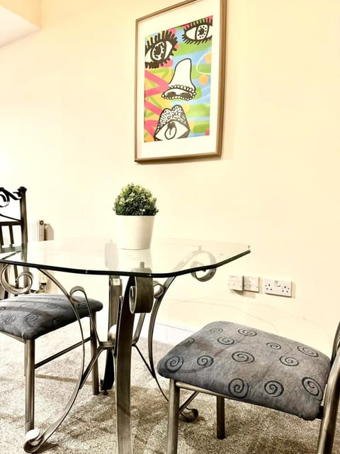 2 Bed Apartment city centre Apartment in Wolverhampton