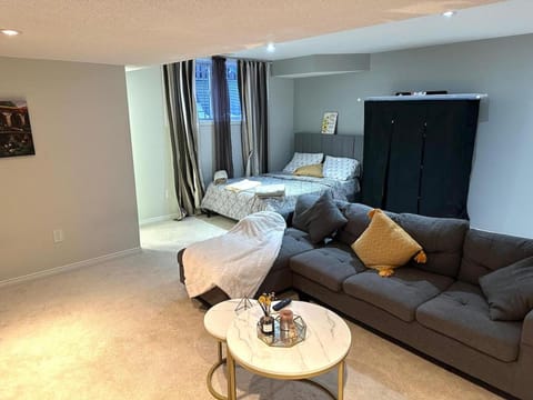 Luxury & Free Parking Bachelor Apartment in Gatineau