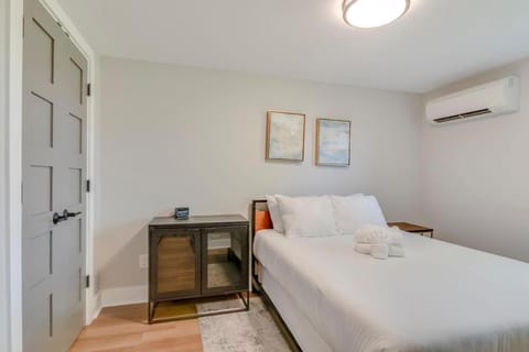 Gorgeous 2 Bedroom Historic Franklin Quadplex House in Brentwood