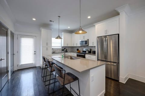 Double Townhomes Elegant Design Big Groups House in Nashville