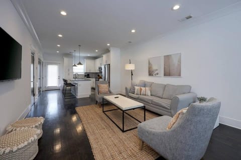 Ten Minutes to Broadway Spacious Townhouse House in Nashville